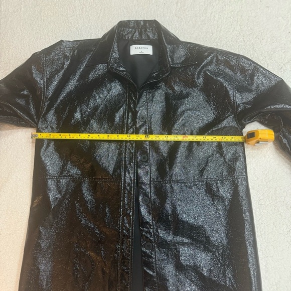 Aritzia Babaton Oversized Pelli Black Faux Shiny Leather Shirt Jacket Size Small - Picture 6 of 9